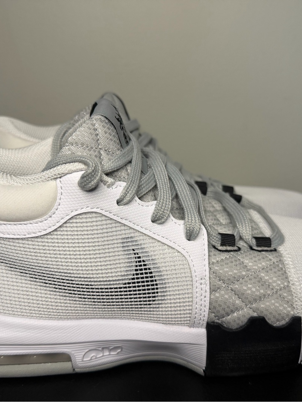 NEW Men’s, 9.5, Nike LeBron Witness 8 in the "White/Light Smoke Grey/Black"